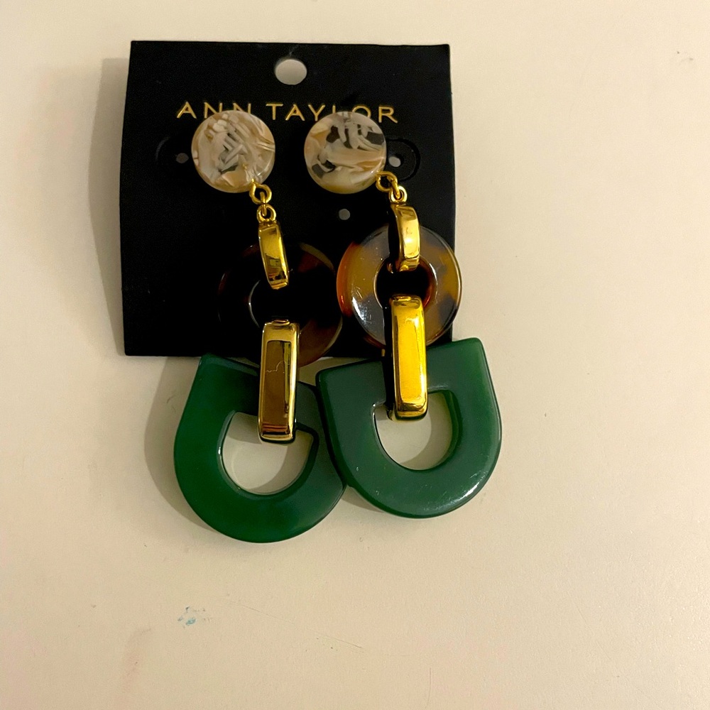 NWT ann taylor fashion earrings